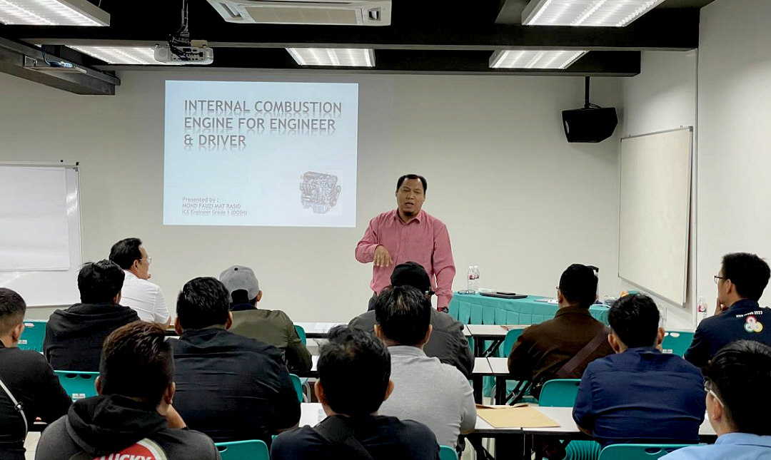 Internal Combustion Engine Course for Engineers and Drivers